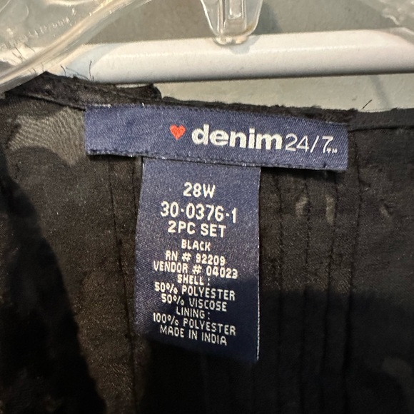 Plus sz 28 Denim 24/7 dressy blouse 🖤 - Picture 2 of 5